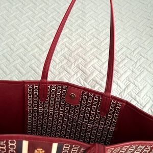 Tory Burch burgundy Gemini link large tote